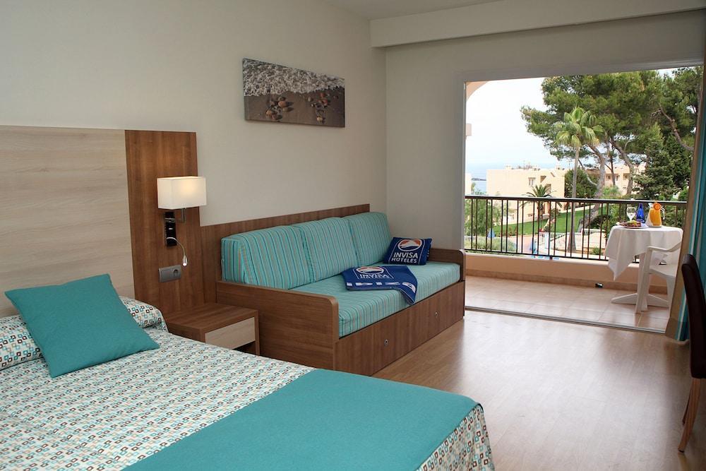 Invisa Hotel Club Cala Blanca Es Figueral Exterior foto