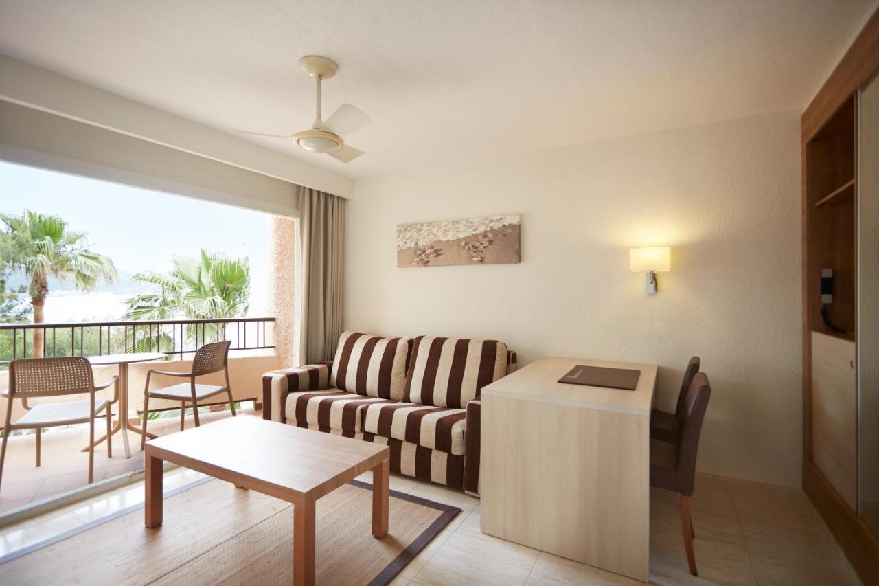 Invisa Hotel Club Cala Blanca Es Figueral Exterior foto