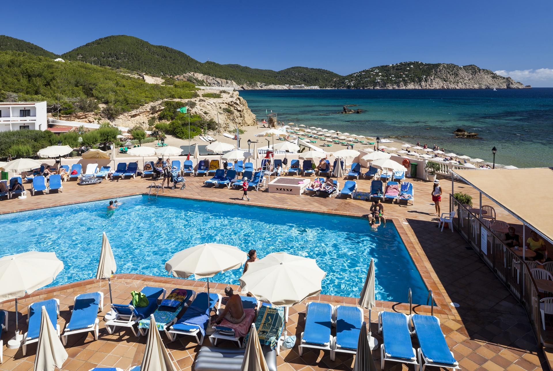 Invisa Hotel Club Cala Blanca Es Figueral Exterior foto