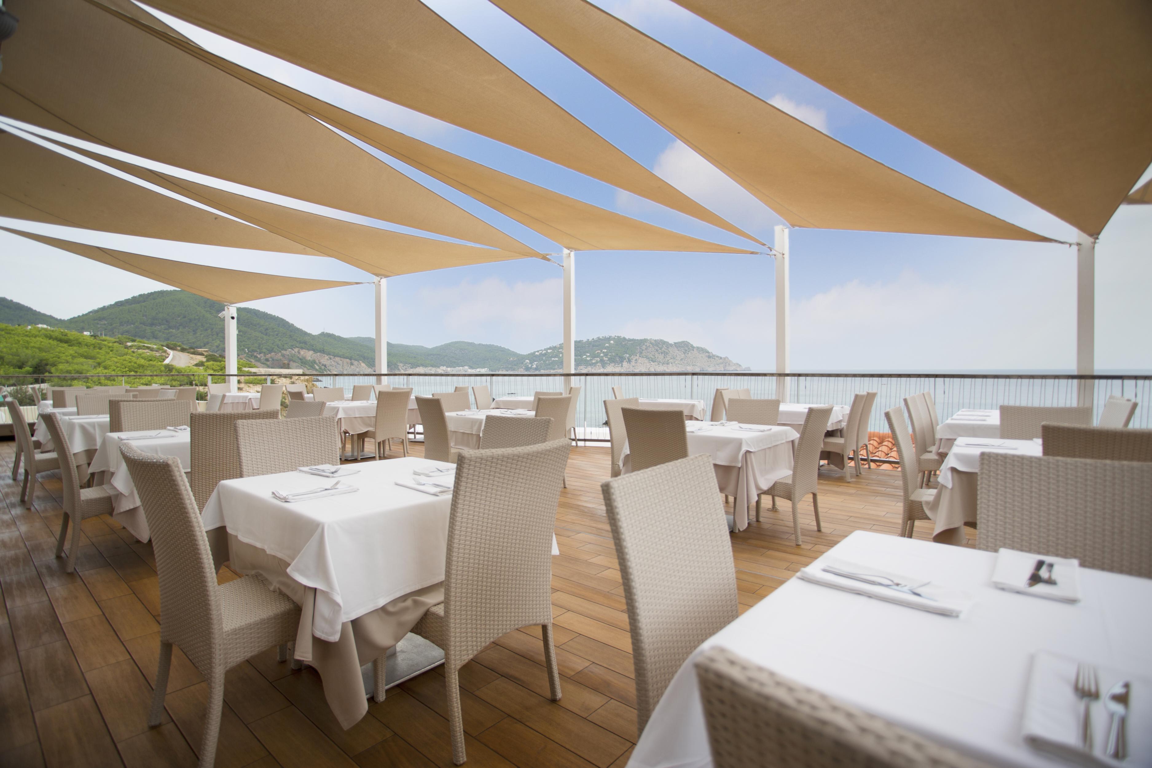 Invisa Hotel Club Cala Blanca Es Figueral Exterior foto
