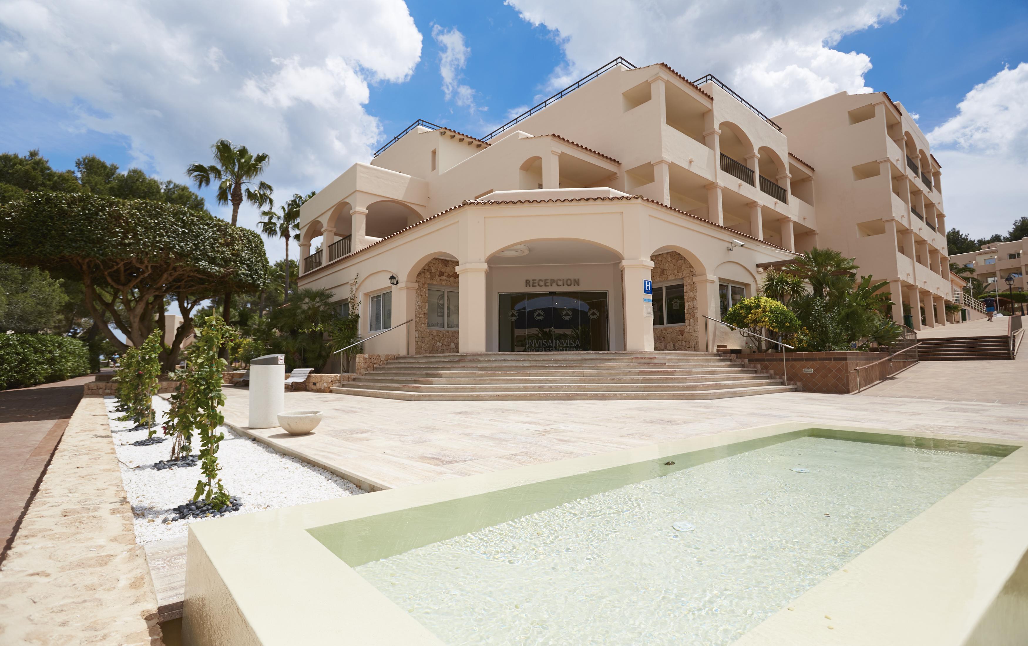 Invisa Hotel Club Cala Blanca Es Figueral Exterior foto