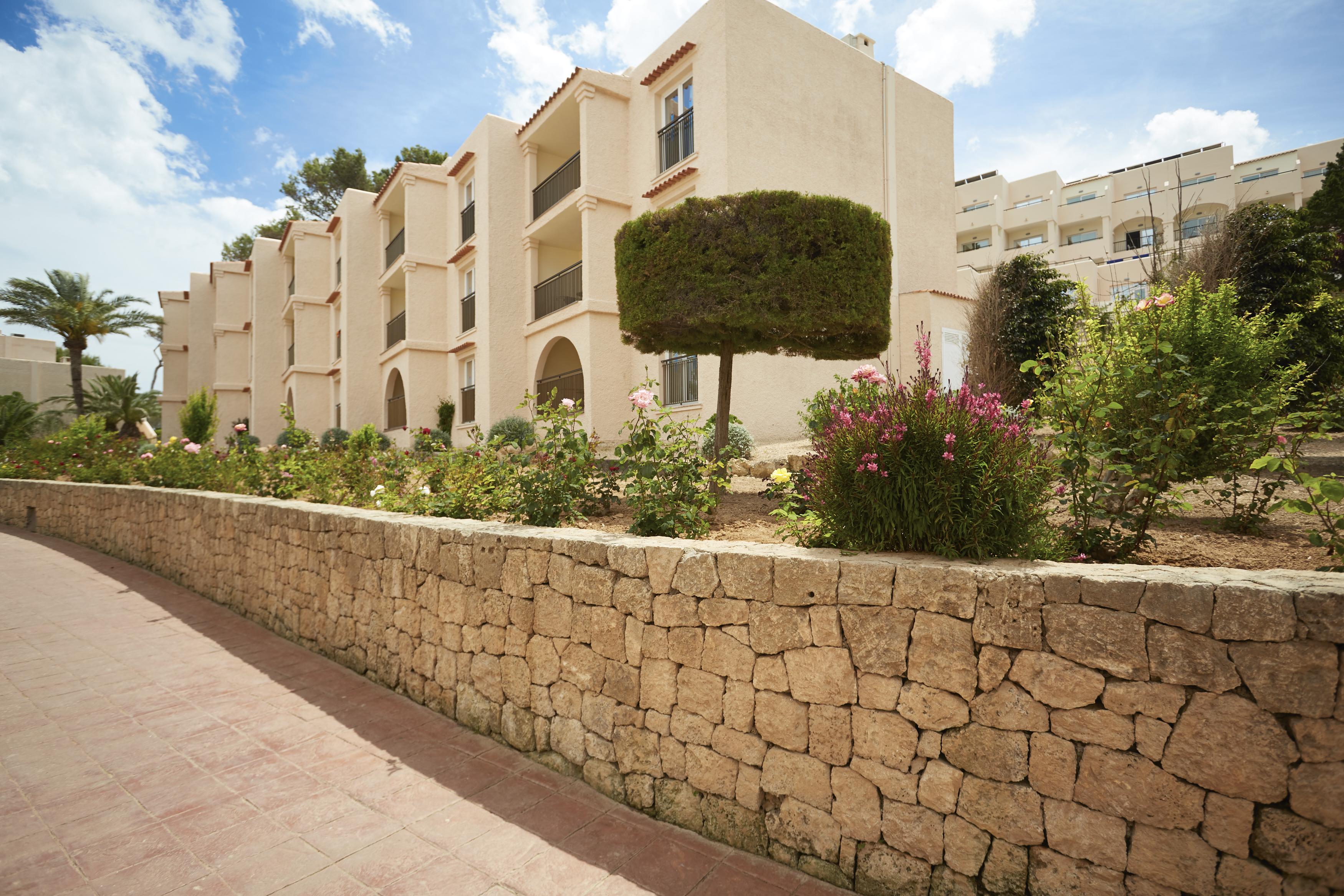 Invisa Hotel Club Cala Blanca Es Figueral Exterior foto