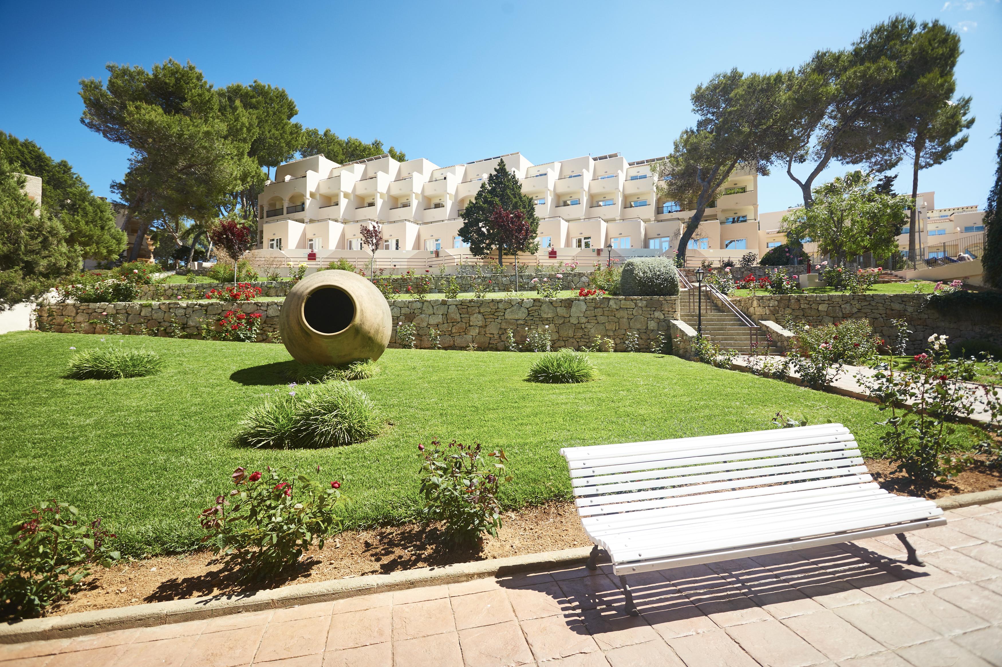 Invisa Hotel Club Cala Blanca Es Figueral Exterior foto