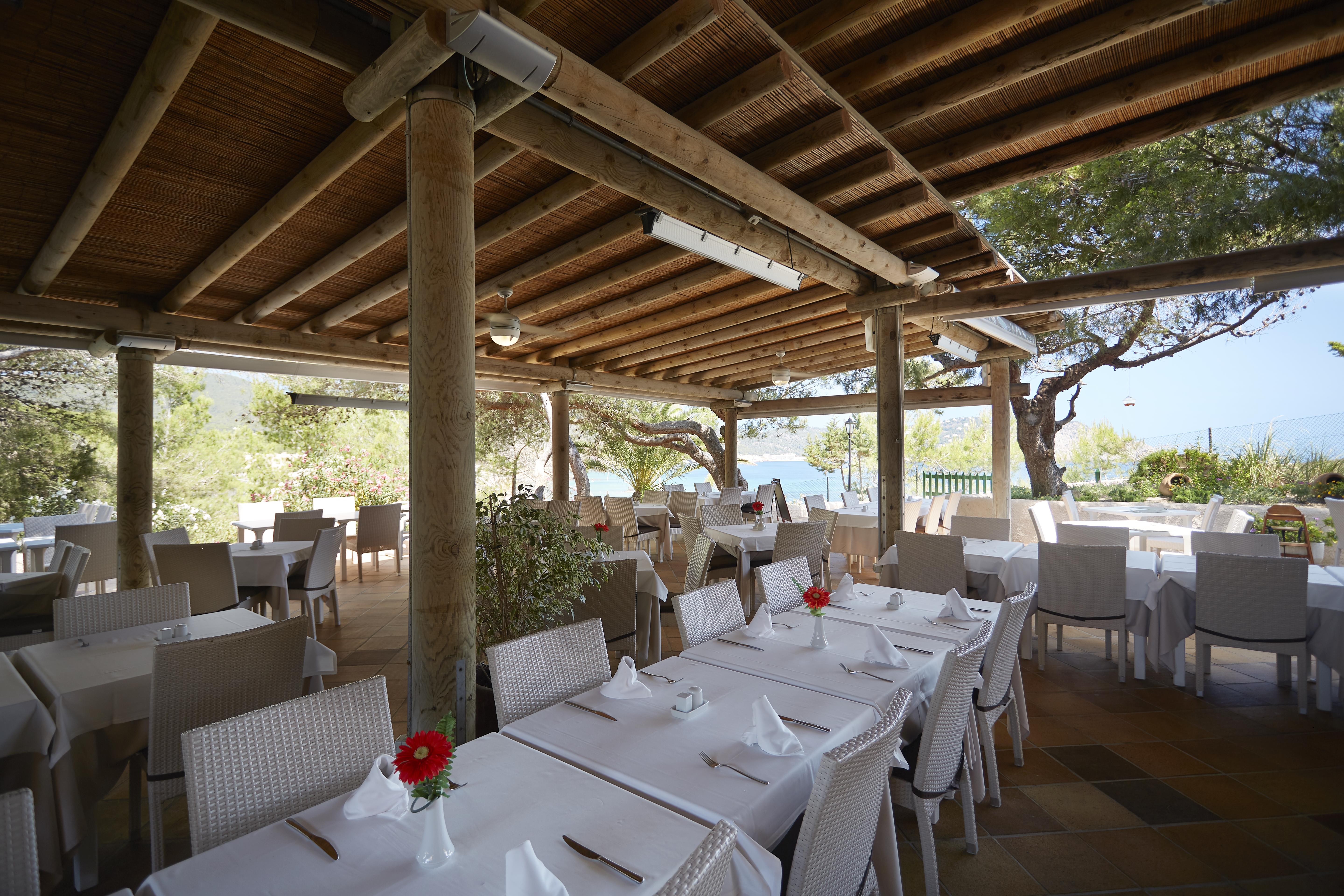Invisa Hotel Club Cala Blanca Es Figueral Exterior foto
