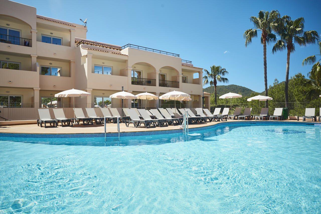 Invisa Hotel Club Cala Blanca Es Figueral Exterior foto