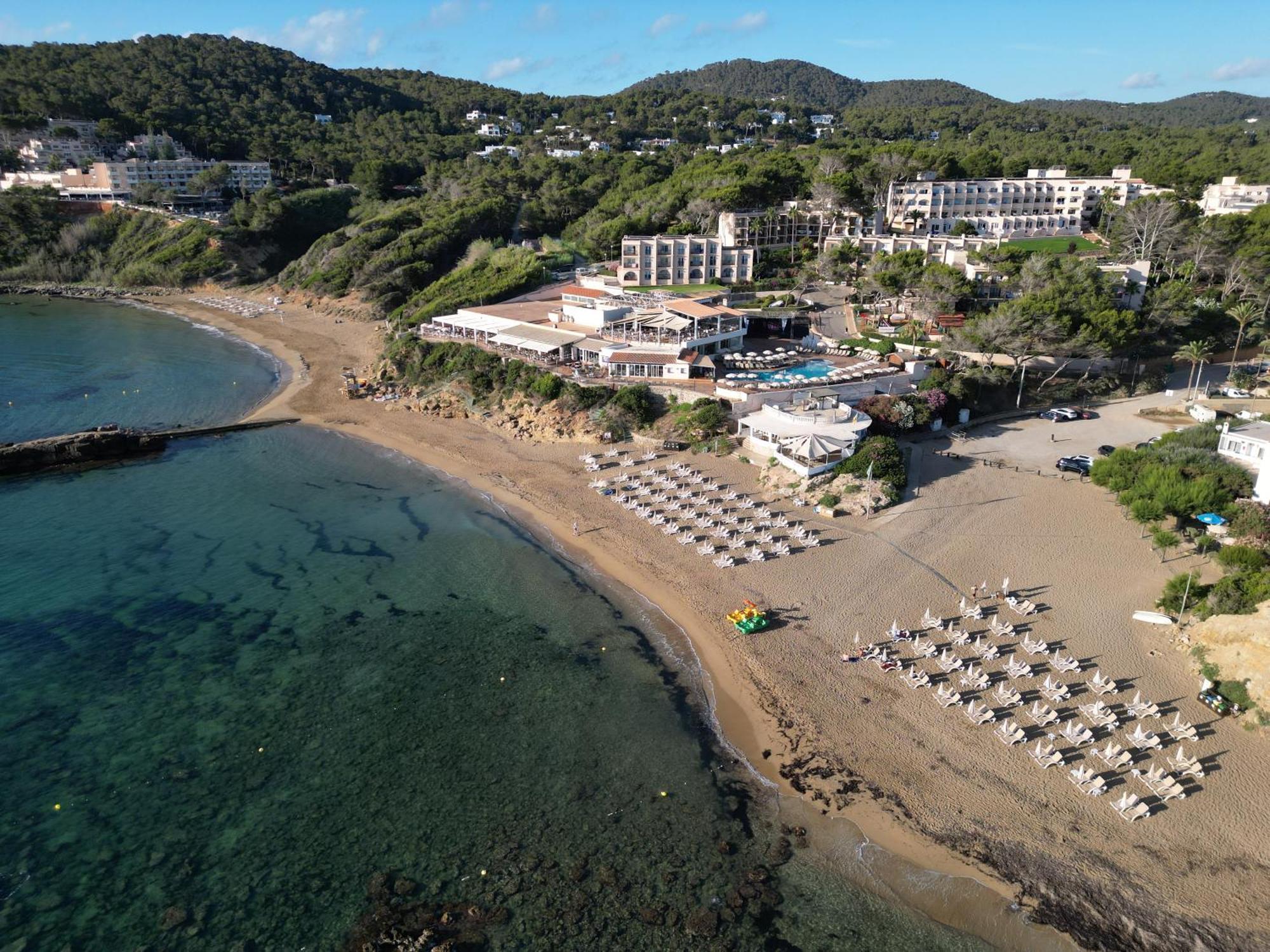 Invisa Hotel Club Cala Blanca Es Figueral Exterior foto