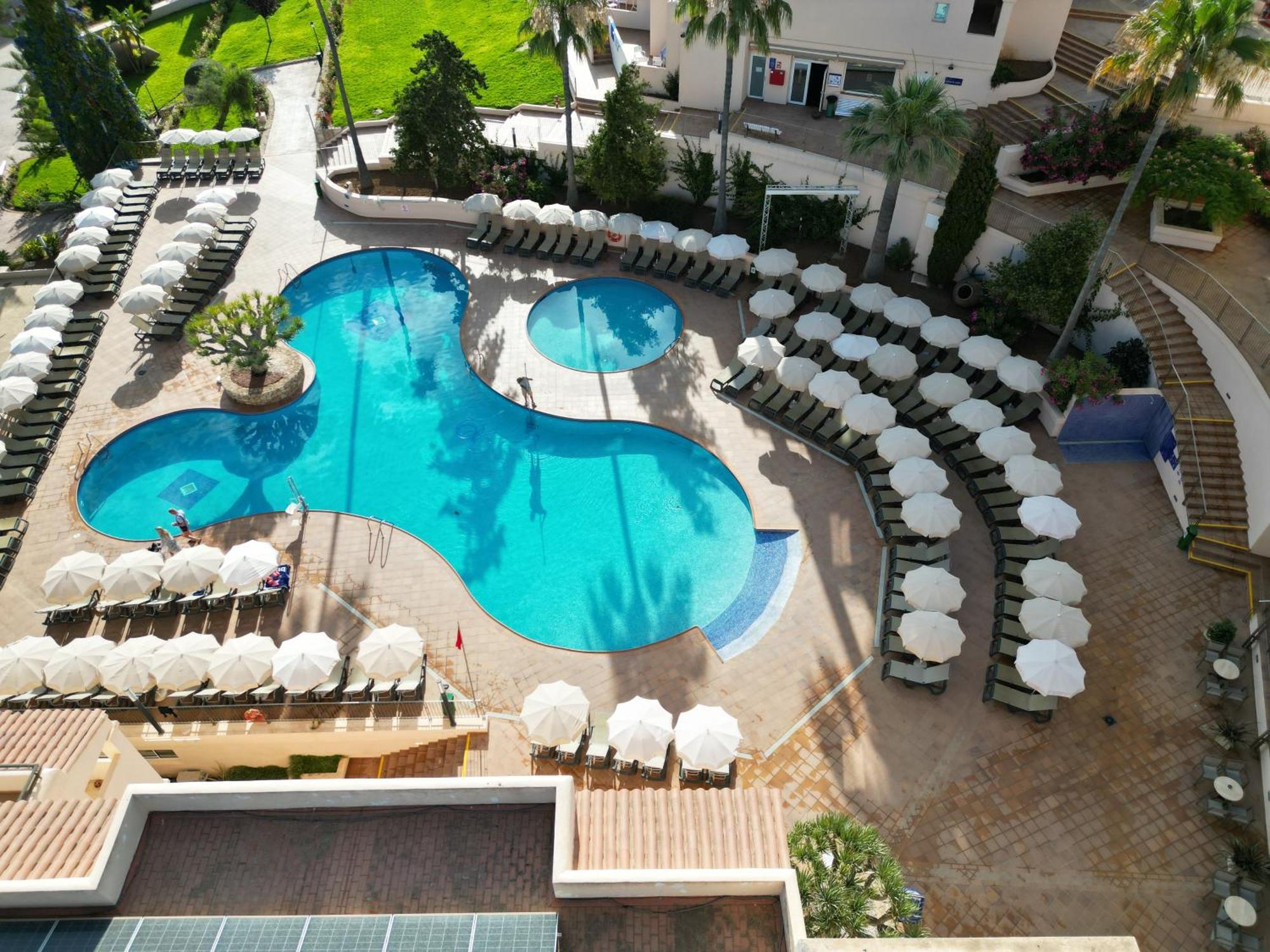 Invisa Hotel Club Cala Blanca Es Figueral Exterior foto