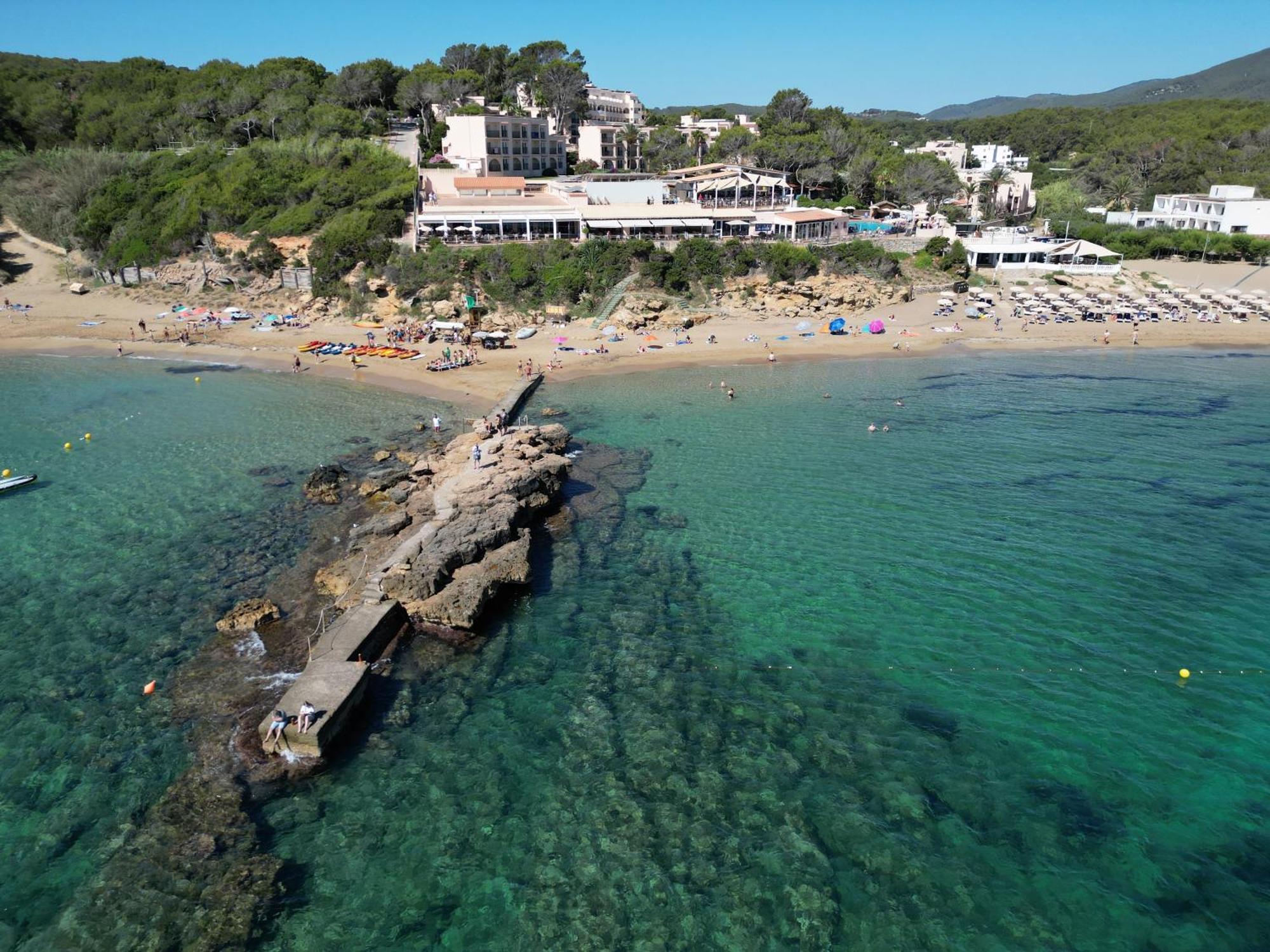 Invisa Hotel Club Cala Blanca Es Figueral Exterior foto