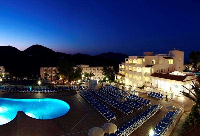 Invisa Hotel Club Cala Blanca Es Figueral Facilidades foto