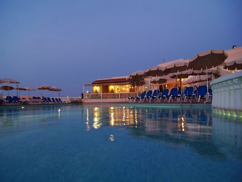 Invisa Hotel Club Cala Blanca Es Figueral Facilidades foto