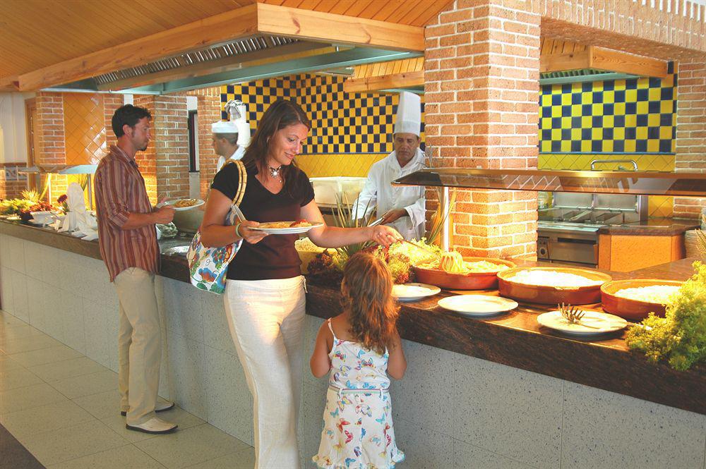 Invisa Hotel Club Cala Blanca Es Figueral Restaurante foto